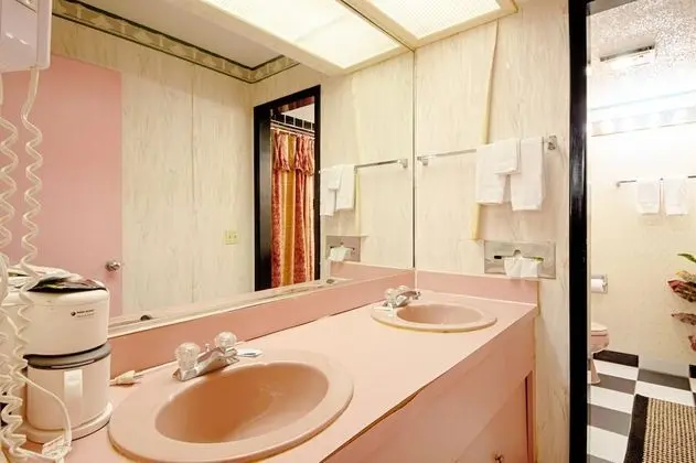 Romantic Süit, 1 En Büyük (King) Boy Yatak, Sigara İçilmez, Sıcak Su Küveti