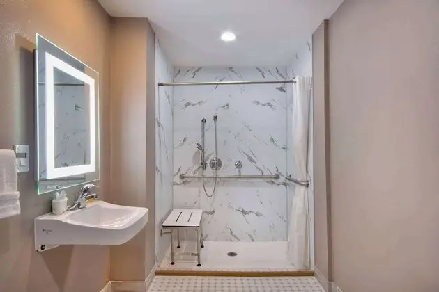 Engellilere uygun banyo