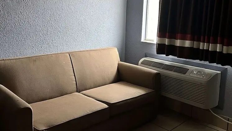Oda, 1 En Büyük (King) Boy Yatak, Sigara İçilebilir (EFFICIENCY)