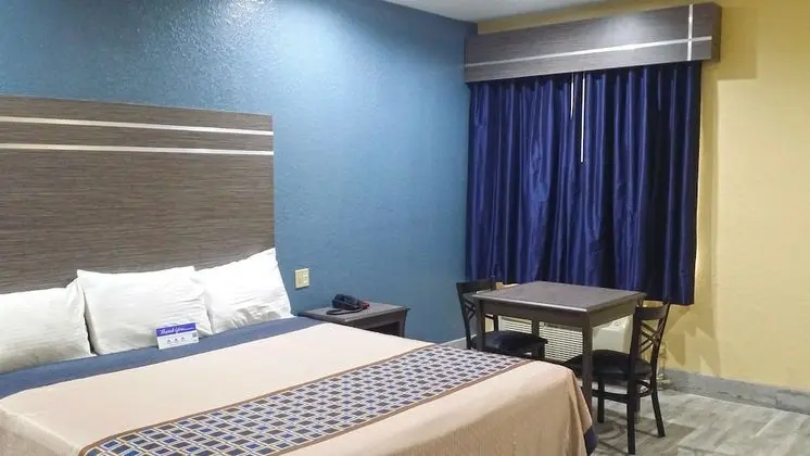 Oda, 1 En Büyük (King) Boy Yatak, Sigara İçilebilir, Sıcak Su Küveti