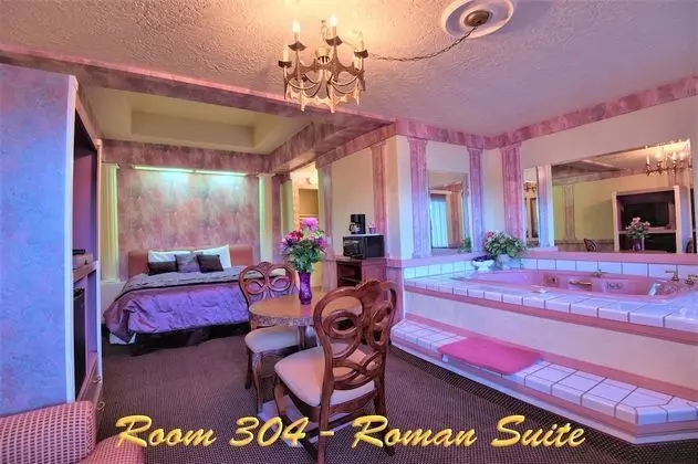 1 King Bed, Non Smoking, Jetted Tub Suite (Persian ,Roman, or Oriental Theme)