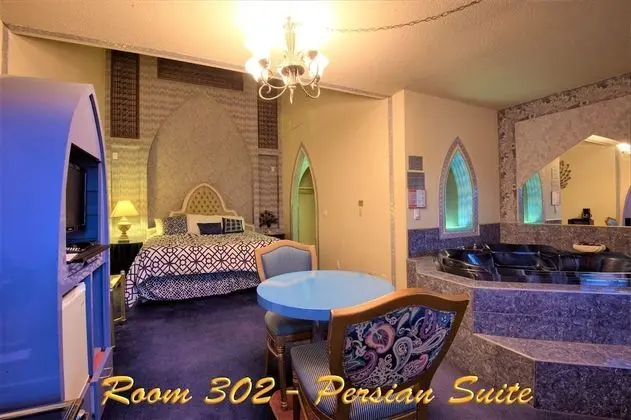 1 King Bed, Non Smoking, Jetted Tub Suite (Persian ,Roman, or Oriental Theme)