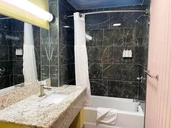 1 King Bed, Non Smoking, Jetted Tub Suite (Persian ,Roman, or Oriental Theme)