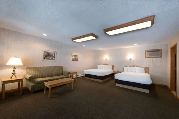 Deluxe Oda, Sigara İçilmez (2 Queens and 1 Sofa Bed)