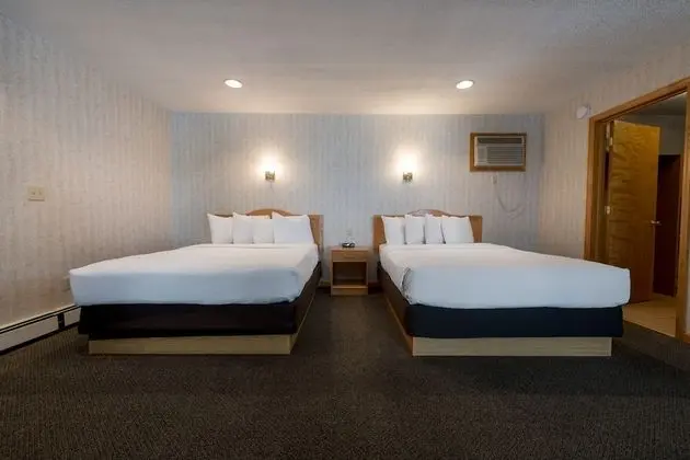 Deluxe Oda, Sigara İçilmez (2 Queens and 1 Sofa Bed)