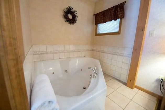 Junior Süit, 1 Büyük (Queen) Boy Yatak, Sigara İçilmez (Jetted Tub / Fireplace)