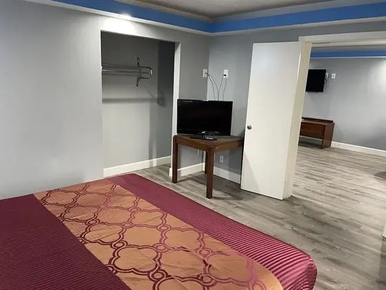Süit, 1 En Büyük (King) Boy Yatak, Sigara İçilebilir, Sıcak Su Küveti