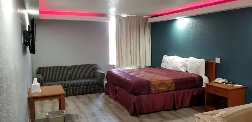 Süit, 1 En Büyük (King) Boy Yatak, Sigara İçilmez, Sıcak Su Küveti
