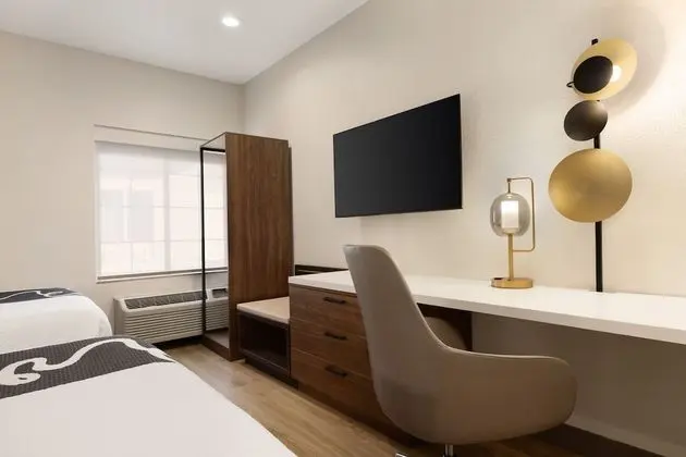 Süit, 1 En Büyük (King) Boy Yatak, Sigara İçilmez