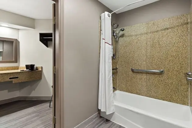 Engellilere uygun banyo