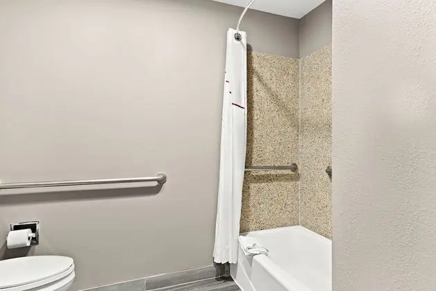 Engellilere uygun banyo