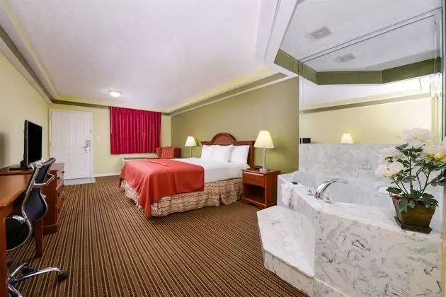 1 King Bed Jacuzzi Suite Non Smoking