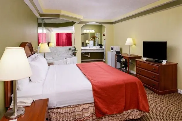 1 King Bed Jacuzzi Suite Non Smoking