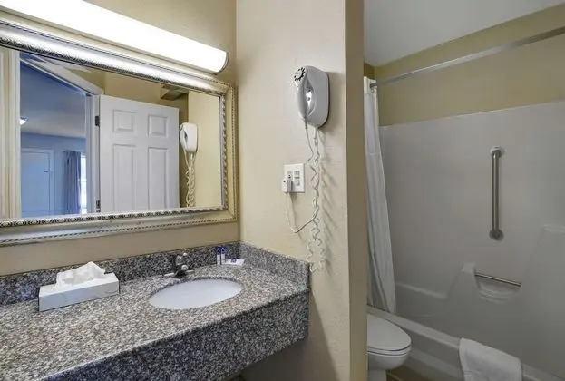 Engellilere uygun banyo