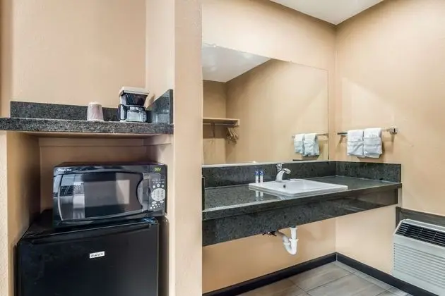 Oda, 2 Çift Kişilik Yatak, Sigara İçilebilir