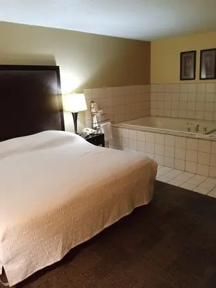 Süit, 1 En Büyük (King) Boy Yatak, Sigara İçilmez, Sıcak Su Küveti