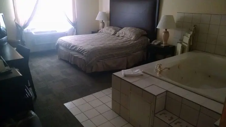 Süit, 1 En Büyük (King) Boy Yatak, Sigara İçilmez, Sıcak Su Küveti