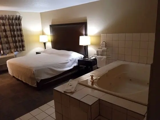 Süit, 1 En Büyük (King) Boy Yatak, Sigara İçilmez, Sıcak Su Küveti