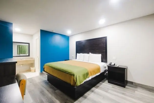 Deluxe Room, 1 King Bed, Smoking, Kitchenette