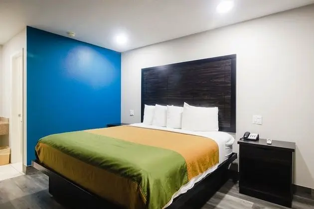 Deluxe Room, 1 King Bed, Smoking, Kitchenette