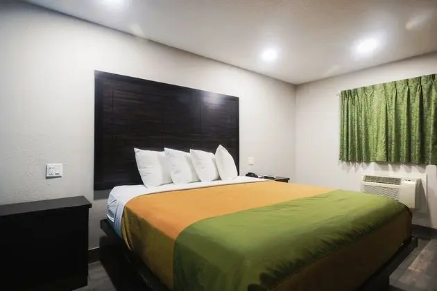 Deluxe Room, 1 King Bed, Smoking, Kitchenette