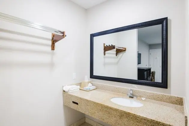 Deluxe Room, 1 King Bed, Smoking, Kitchenette