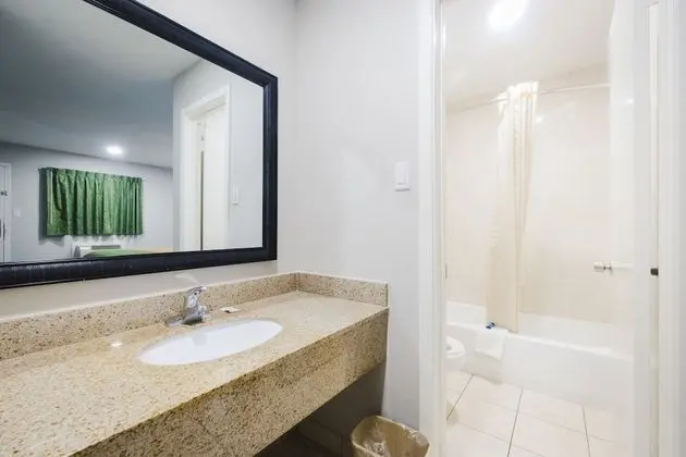 Deluxe Room, 1 King Bed, Smoking, Kitchenette