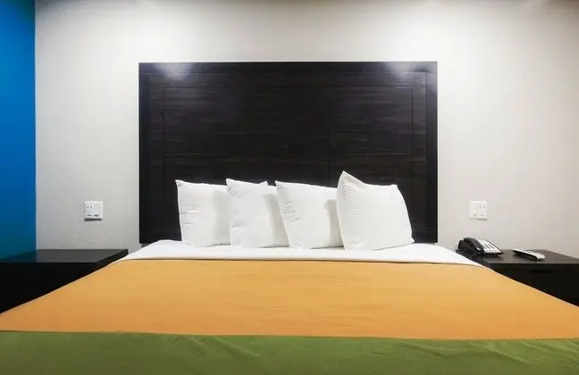 Oda, 1 Büyük (Queen) Boy Yatak, Engellilere Uygun, Sigara İçilmez