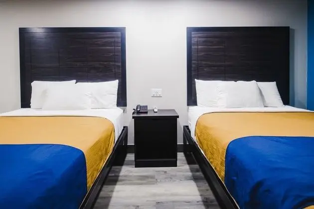 Oda, 2 Büyük (Queen) Boy Yatak, Sigara İçilmez, Küçük Mutfak