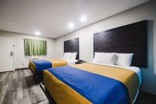 Oda, 2 Büyük (Queen) Boy Yatak, Sigara İçilmez, Küçük Mutfak