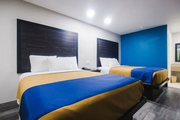 Oda, 2 Büyük (Queen) Boy Yatak, Sigara İçilmez, Küçük Mutfak