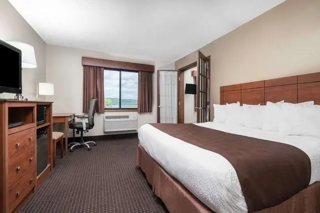 Süit, Birden Çok Yatak, Sigara İçilmez, Göl Manzaralı (One-Bedroom Suite)