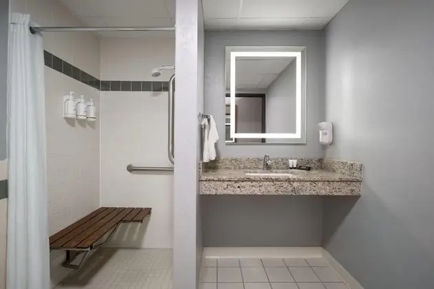 Engellilere uygun banyo