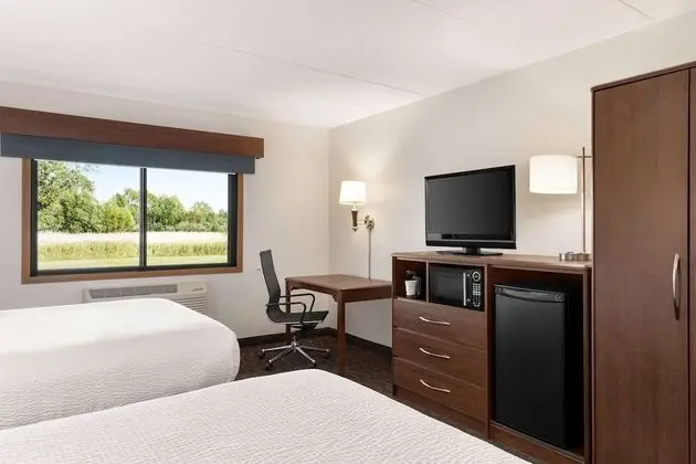 Oda, 2 Büyük (Queen) Boy Yatak, Engellilere Uygun, Sigara İçilmez