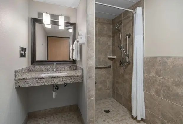 Oda, 2 Çift Kişilik Yatak, Engellilere Uygun, Sigara İçilmez