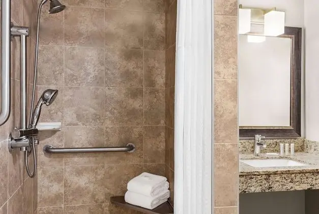 Oda, 2 Çift Kişilik Yatak, Engellilere Uygun, Sigara İçilmez