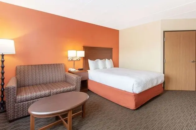 Oda, 1 Büyük (Queen) Boy Yatak, Engellilere Uygun, Sigara İçilmez