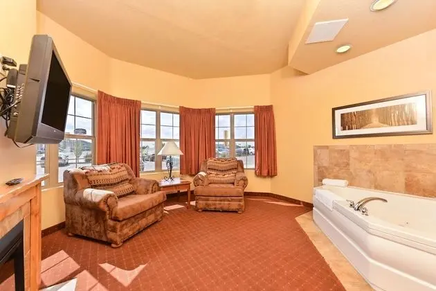 Deluxe Süit, 1 En Büyük (King) Boy Yatak, Engellilere Uygun, Sigara İçilmez (One-Bedroom Suite)