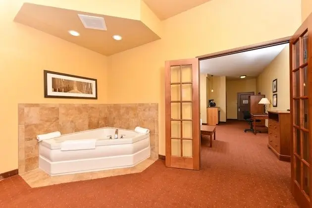 Deluxe Süit, 1 En Büyük (King) Boy Yatak, Engellilere Uygun, Sigara İçilmez (One-Bedroom Suite)