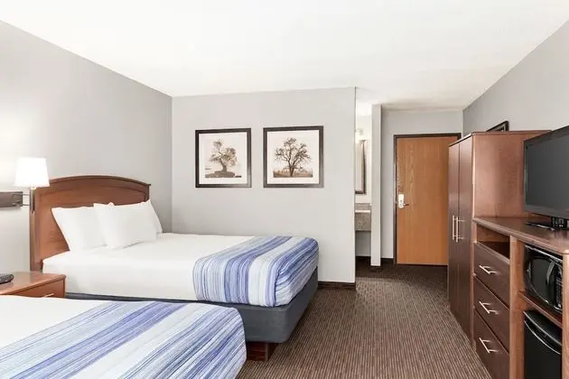 Oda, 2 Büyük (Queen) Boy Yatak, Engellilere Uygun, Sigara İçilmez