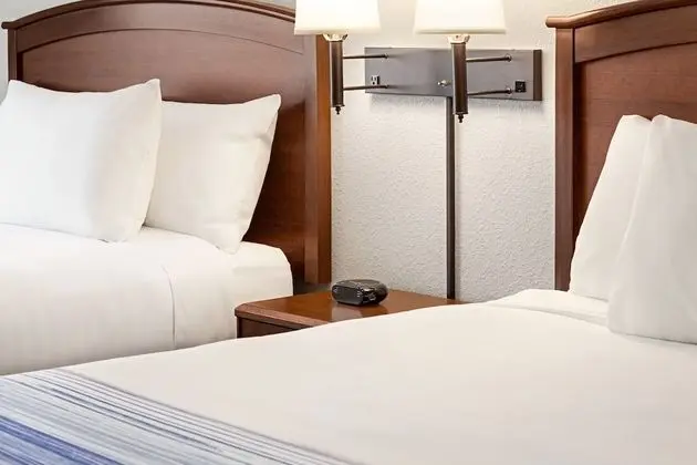 Oda, 2 Büyük (Queen) Boy Yatak, Sigara İçilmez