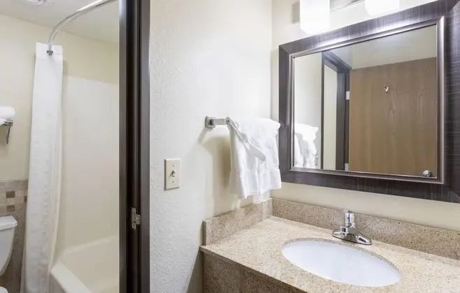 Oda, 2 Büyük (Queen) Boy Yatak, Sigara İçilmez