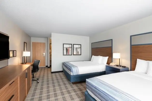 Oda, 2 Büyük (Queen) Boy Yatak, Engellilere Uygun, Sigara İçilmez