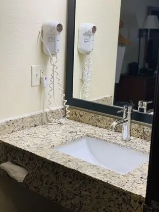 Oda, 2 Büyük (Queen) Boy Yatak, Sigara İçilmez