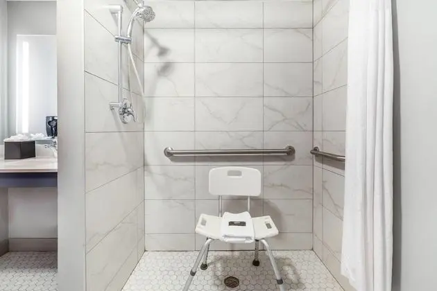 Engellilere uygun banyo
