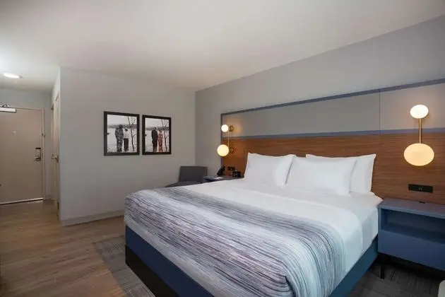 Oda, 1 En Büyük (King) Boy Yatak, Engellilere Uygun, Sigara İçilmez (Mob,Hear,Roll-In Shower)