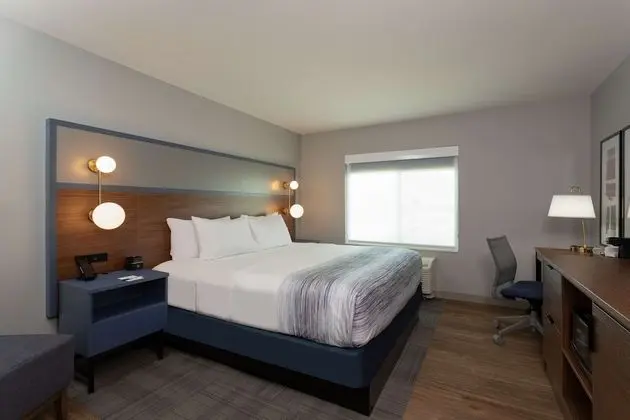 Oda, 1 En Büyük (King) Boy Yatak, Engellilere Uygun, Sigara İçilmez (Mob,Hear,Roll-In Shower)