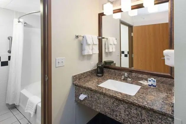 Oda, 2 Büyük (Queen) Boy Yatak