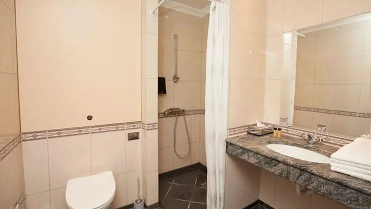 Standard Tek Büyük veya İki Ayrı Yataklı Oda, Balkon