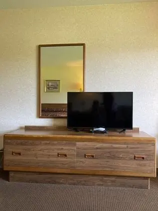 Basic Oda, 1 Büyük (Queen) Boy Yatak, Buzdolabı ve Mikrodalga